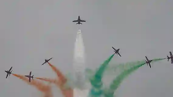 IAF PILOTS PAINT CHENNAI SKIES BLUE DURING ITS 92nd ANNIVERSARY CELEBRATIONS