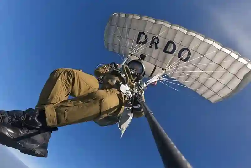 Military Combat Parachute System, indigenously developed by DRDO, successfully tested at 32,000 feet altitude